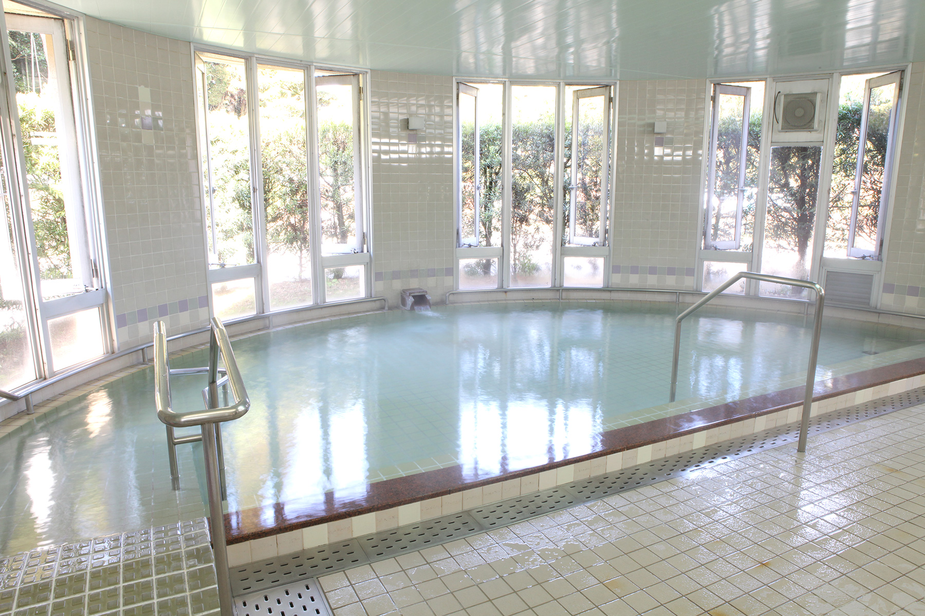 自慢の天然温泉